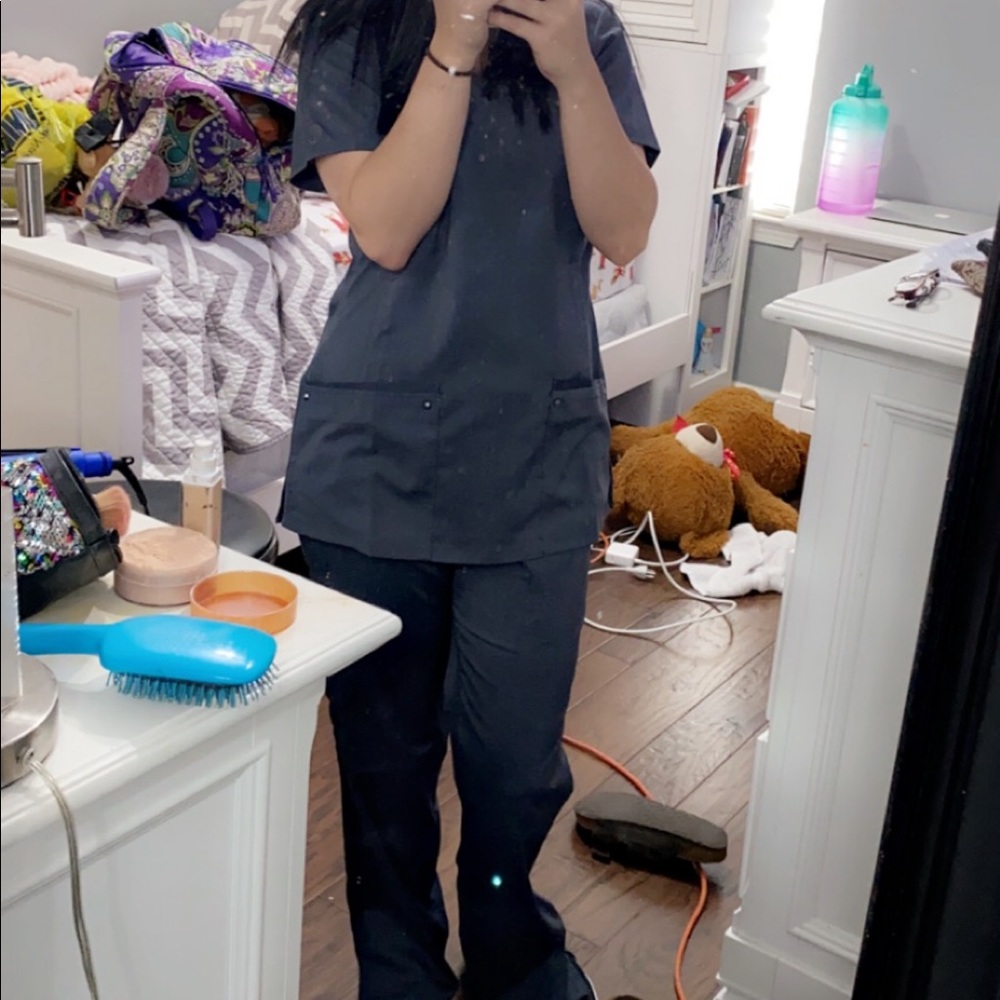Scrub set